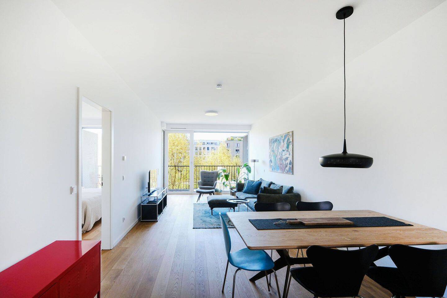 Lichtdurchflutete, geschmackvoll neu möblierte Wohnung mit Parkblick (flexibler Zeitmietvertrag) - Foto 1