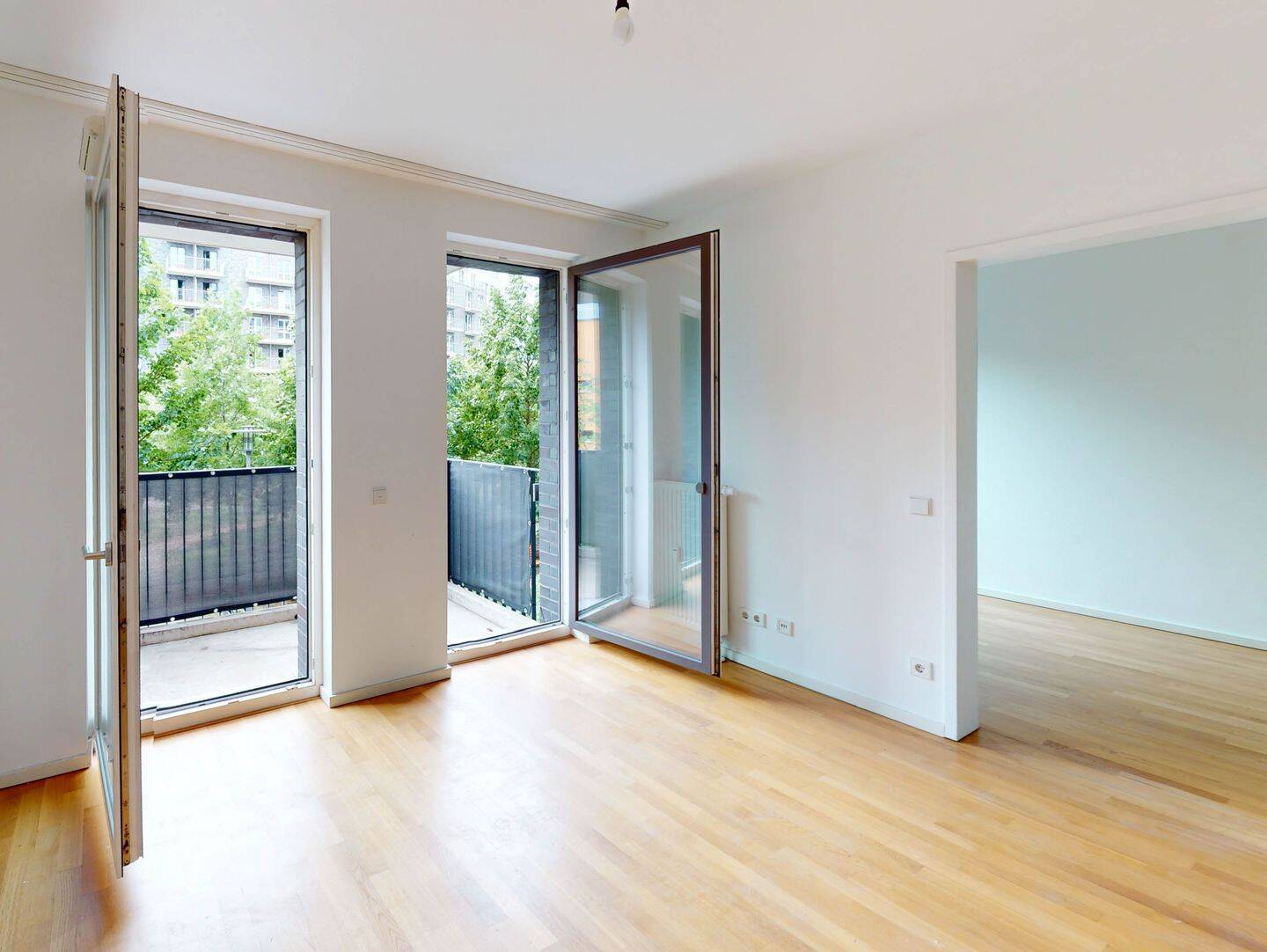 Zentrale Lage: Großzügige 3-Zimmer Wohnung mit Einbauküche - Photo 1