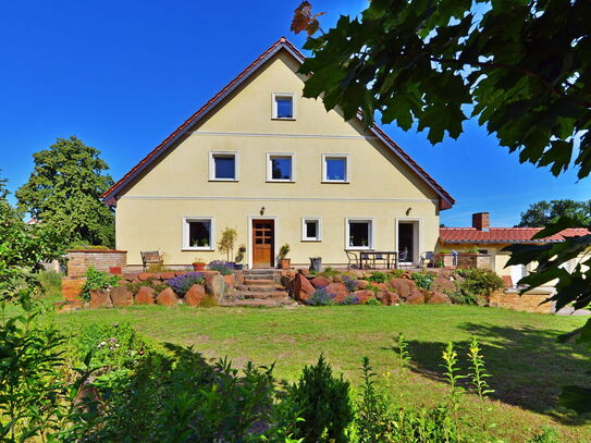 Energetisch saniertes Landhaus in der Uckermark, großzügiges Grundstück, naturnah leben u. vermieten