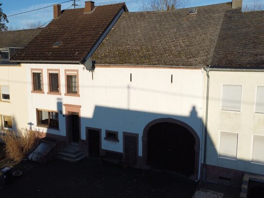 Handwerker aufgepasst - Reihenmittelhaus mit großem Garten in Orenhofen