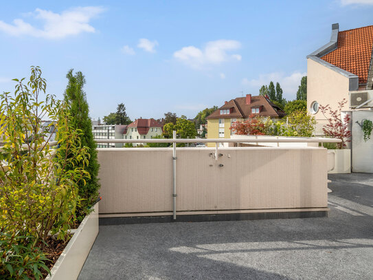 Sofort bezugsfrei und etwas ganz Besonderes! Schicke Wohnung mit Dachterrasse