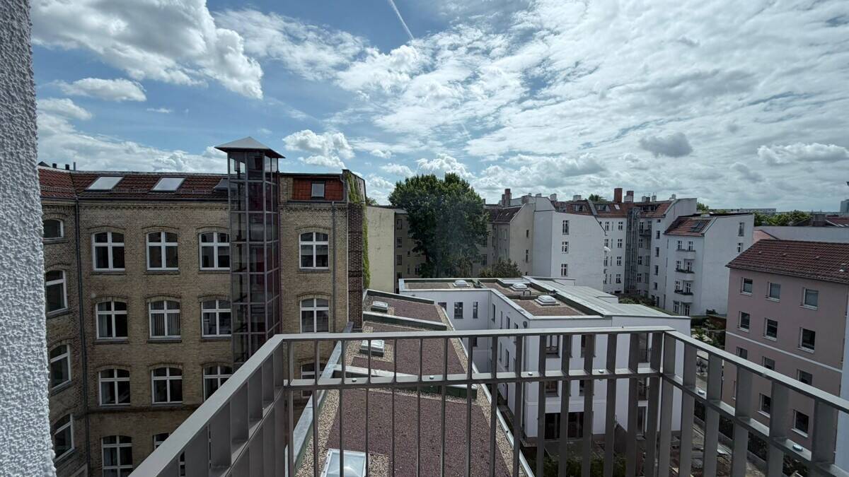 BESICHTIGUNG AM 27.05 um 12 UHR Berliner Allee: NEUBAU - ab SOFORT: 1-Zi-Whg, 24m² + BALKON - Photo 1