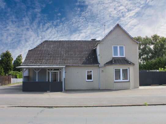 Familiengerechtes Wohnhaus mit großem Grundstück in zentraler Lage