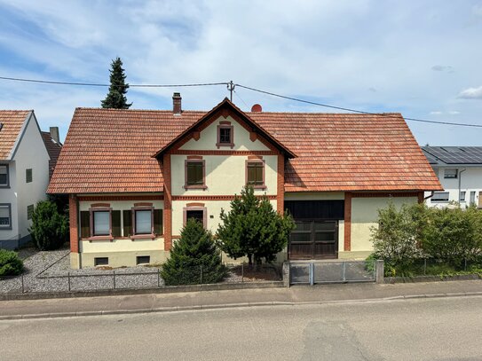 Altbau mit Potential und großem Baugrundstück