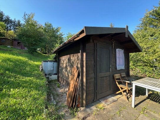 Gepflegtes Gartengrundstück mit Weitblick! * Haus + Terrasse + div. Geräte / Mobiliar *