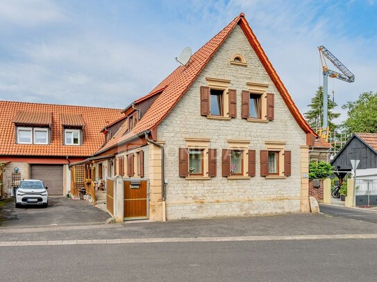 Vielseitiges Wohnkonzept: Historisches Gebäude kombiniert mit einem modernen Anbau in Seinsheim