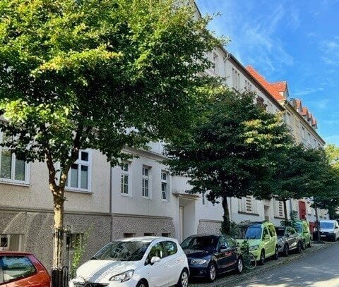 Im Herzen Schwerins, 1 Zimmer Altbau modernisiert mit Einbauküche und Duschbad