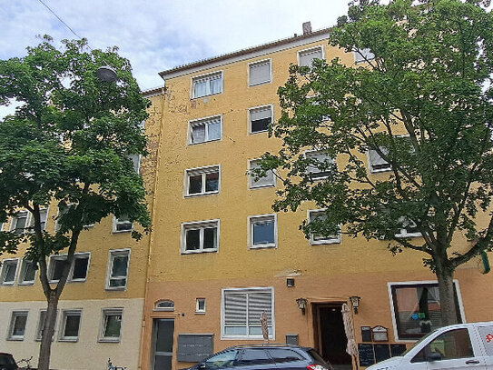 Sanierte 2-Zimmer-Wohnung im 1. Obergeschoss in 90461 Nürnberg