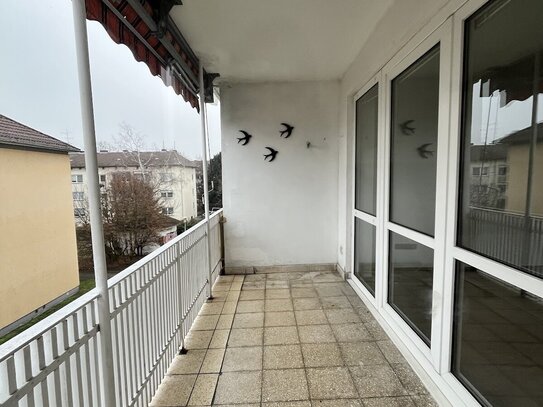 Geräumige 3 Zimmer Wohnung mit Balkon ab sofort