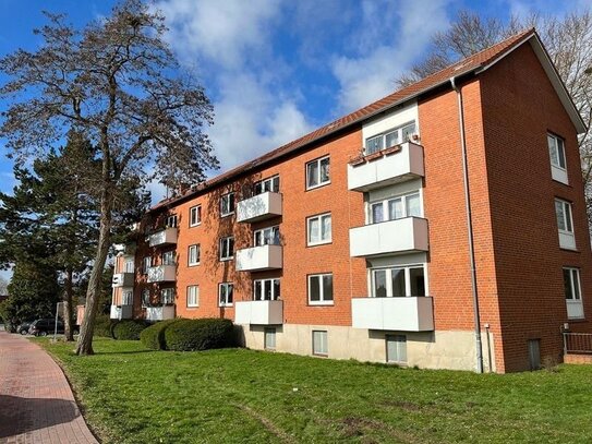 Sanierte, gut geschnittene 2,5-Zimmer-Wohnung mit Balkon