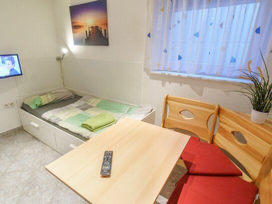 Gästezimmer mit eigener Küche, Internet, TV, gratis Leihfahrrad, GästeWC/Bad/WC-Mitbenützung, Waschmaschine, Trockner