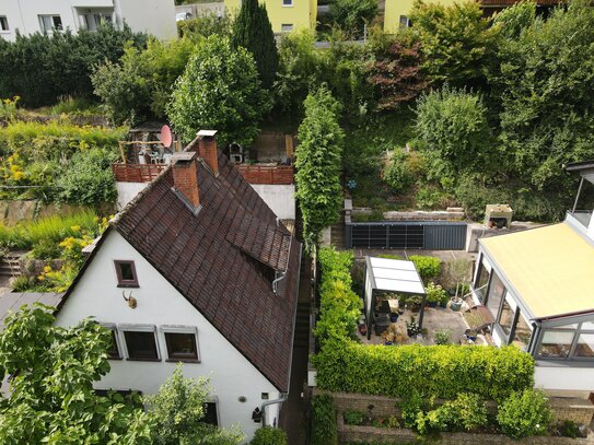 Ein-Zweifamilienhaus mit Potenzial und einem separeten Grundstück mit 554m²