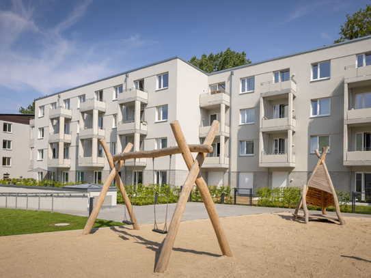 Schöne & moderne 4-Zimmer Wohnung mit Balkon im Three Berlin, frei ab sofort.