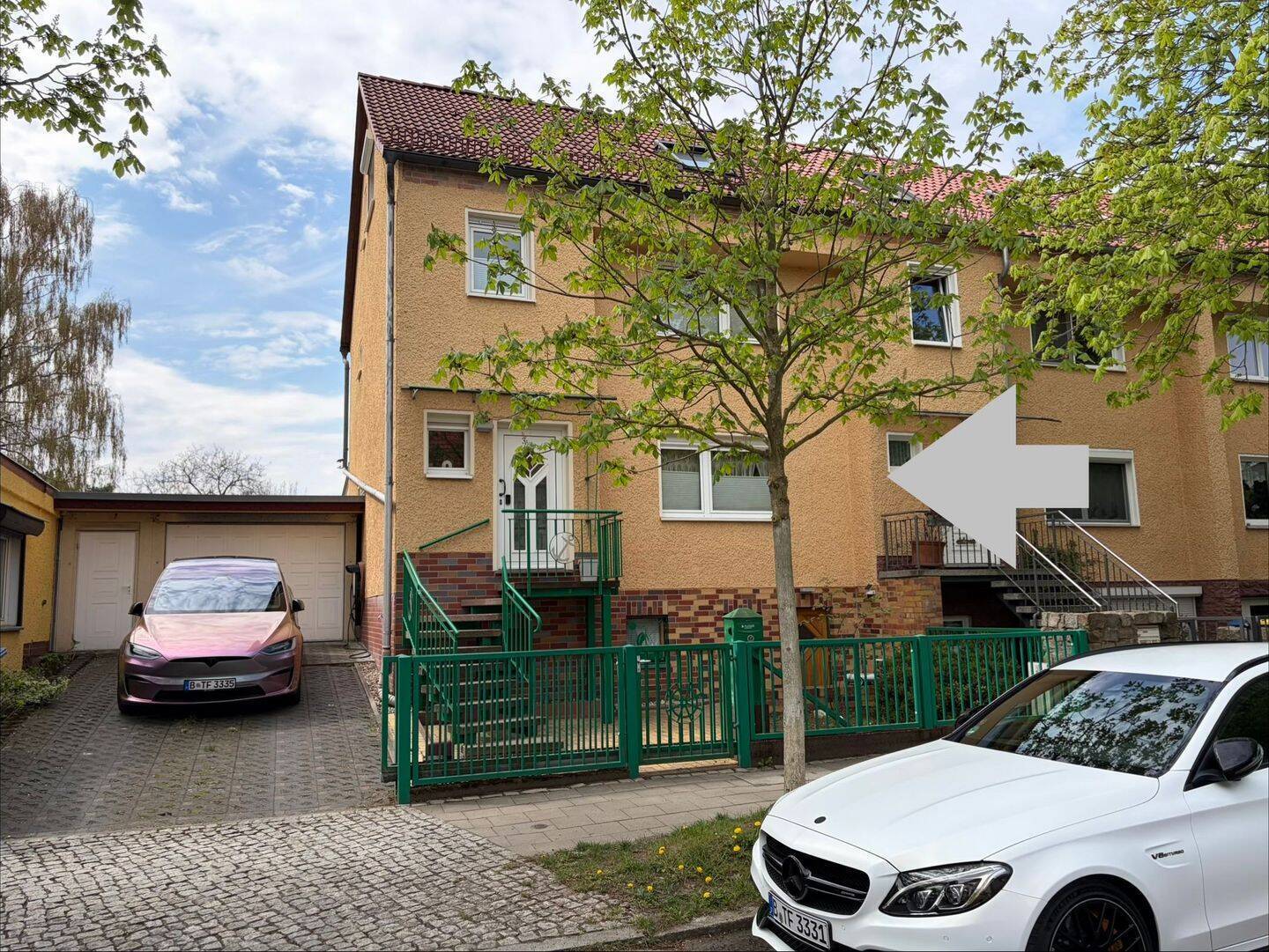 Wohnen über 3 Etagen im Reiheneckhaus mit Garten - Foto 1