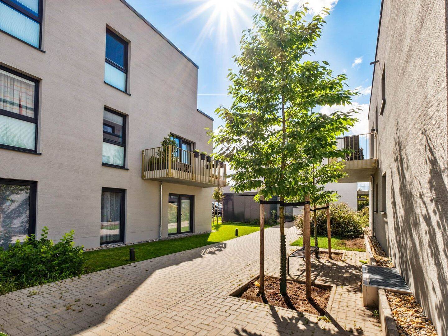 Moderne 2 Zimmer Wohnung mit Einbauchküche und Balkon zu vermieten! - Foto 1