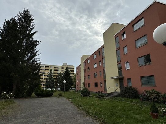 Helle 2-Zimmer-Wohnung mit Balkon und zwei Bädern (WBS)