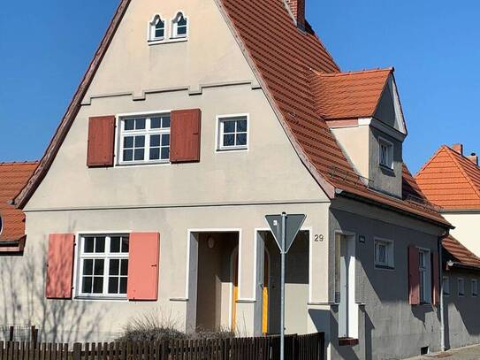 Romantisches Haus mit Garten in der Werkssiedlung Zschornewitz