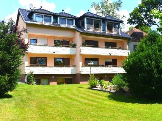 2-Zimmer-Single-Wohnungen mit Balkon direkt am Kurpark von Bad Bocklet, dort wo Andere Urlaub machen.