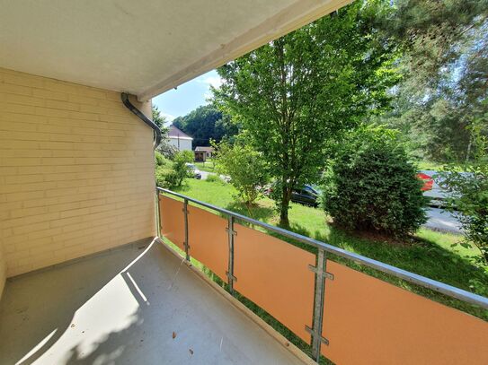 gemütliche und ruhige 3- Raumwohnung mit Balkon in Bernstadt !