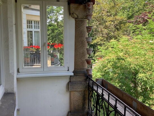 Wunderschöne 2 Raum Altbauwohnung mit Balkon und neu installiertem Bad am Schloßpark in Gotha