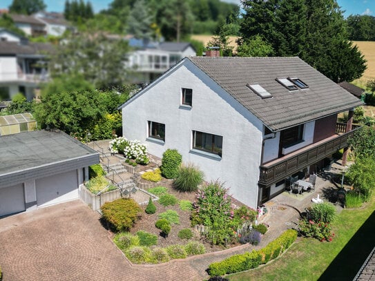 Naturnah und ruhig wohnen! Großzügiges Einfamilienhaus mit Einliegerwohnung.