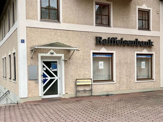 Büro- und Geschäftsräume im EG incl. Stellplätze in Plattling ! Ehemalige Bankfiliale !