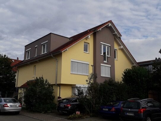 Große 3,5-Zimmer -DG-Wohnung mit Balkon und Einbauküche in kleiner Wohneinheit in Rheinfelden-Herten