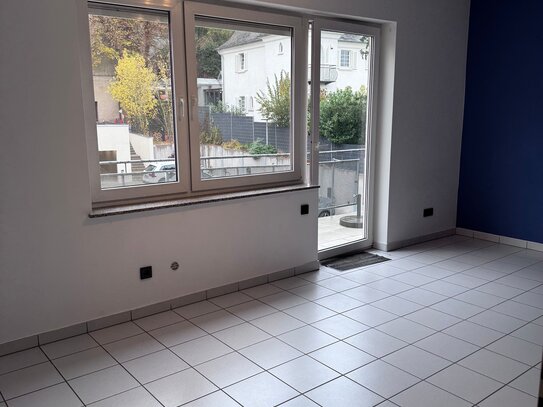 TR-Pallien, schöne helle ca. 50qm Whg, 2 Zi, Einbauküche, gr. Balkon, sofort frei -privat, kein Makler-