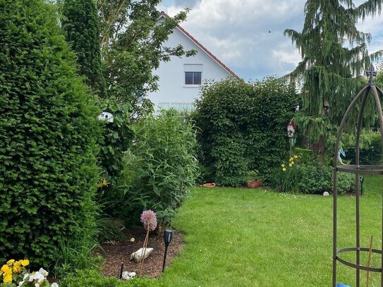 Haus in Haus mit wunderschönem Garten in idyllischer Lage am Rand von Zeitlarn