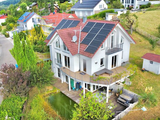 6-Zi. Familienhaus mit Wellnessbereich, grossem Garten, Kamin, Schwimmteich und Doppelcarport in ruhiger Lage in Kandern