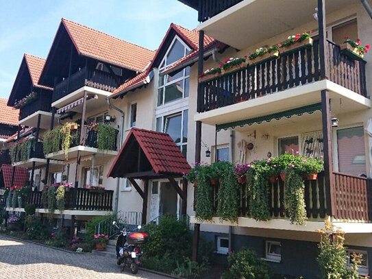 Helle Erdgeschosswohnung in gepflegter Wohnanlage - Ruhige Lage mit Balkon & Stellplatz