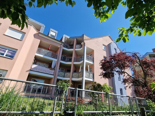 Sofort bezugsfrei! Helle und moderne 3-Zimmer-Wohnung Geschützter Sonnenbalkon TG-Platz inklusive!