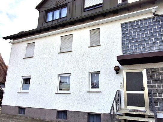 RUHIGE LAGE in großzügiger 4-Zi.-Wohnung mit Balkon in Röttenbach!