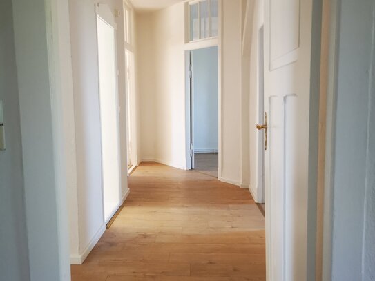 helle 4- Zimmer Dachgeschosswohnung