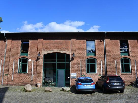 Großzügige Büro-/Loft-/Atelierflächen im "Königlichen Proviantamt zu Altona"