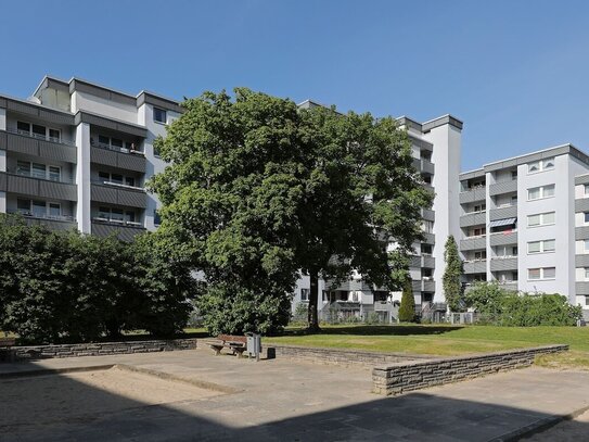 Schöne 4-Zimmer-Wohnung mit zwei Balkonen // 3.OG rechts