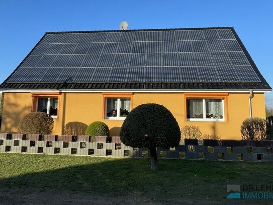 Gepflegtes Einfamilienhaus mit Scheune und Garten auf weitläufigem Grundstück!