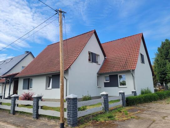 Zweifamilienhaus in Herbsleben mit Nebengelass und Garten