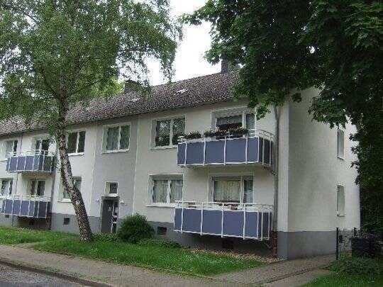 Sonnenstunden genießen auf dem Balkon