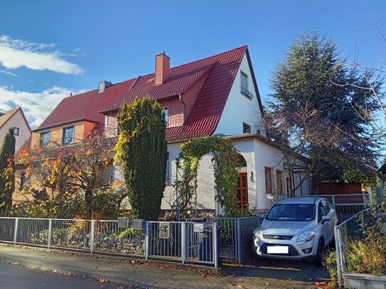 Ein-bis Zweifamilienhaus mit Garten, Garage und Wintergarten zu verkaufen