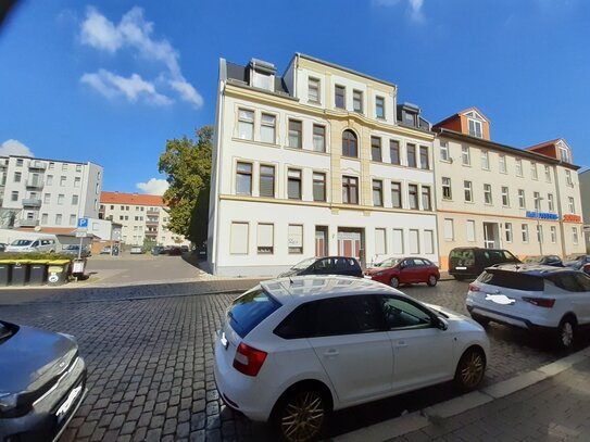 Moderne Wohnung mit Balkon, moderner Einbauküche und großzügigem Bad mit Badewanne