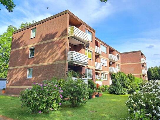 Humboldtstraße ! Renovierte 2 ZKB Wohnung mit Balkon. Garage !