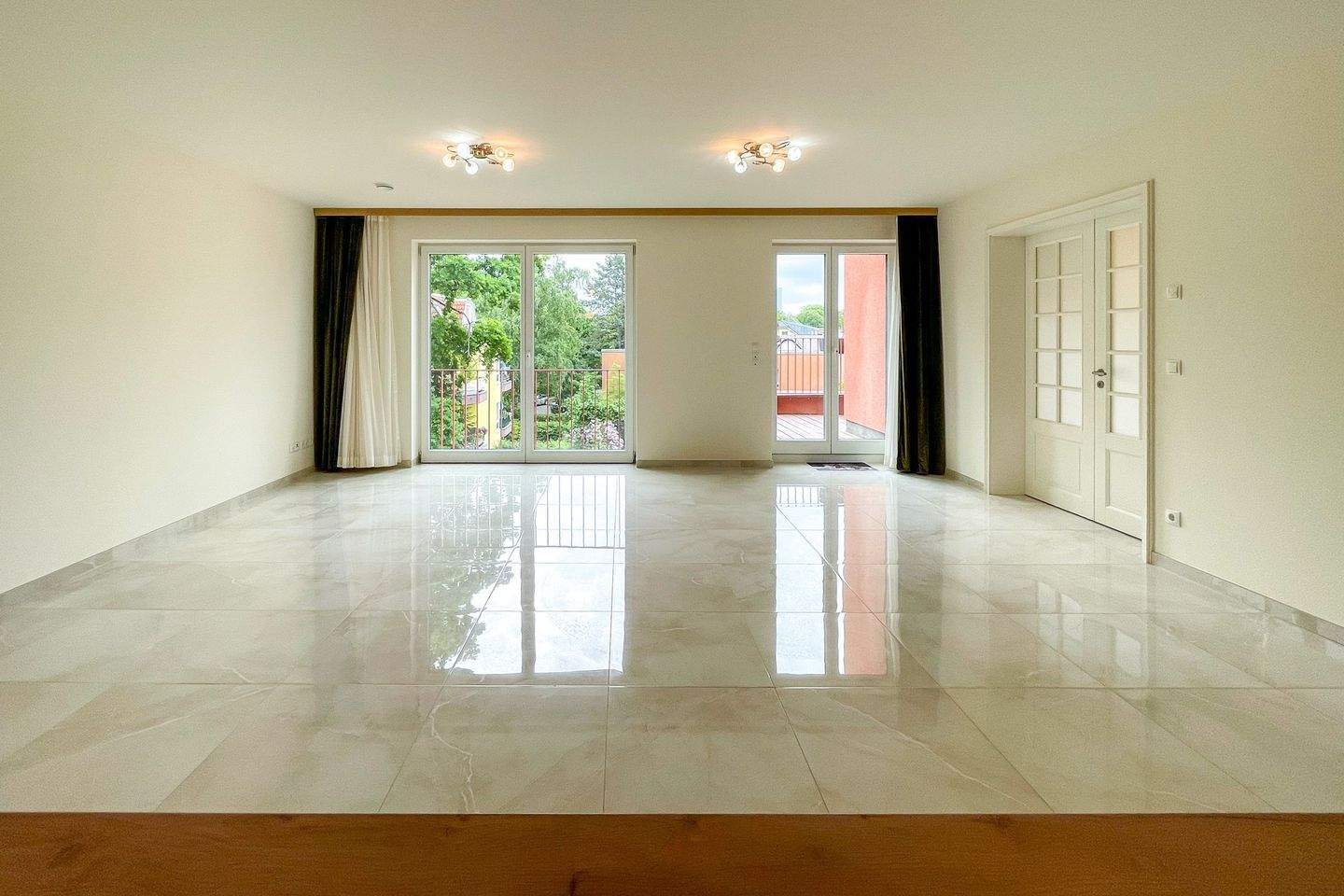 Familienfreundliche 5-Zimmerwohnung mit 2 Balkone, Garage und großen Garten - Foto 1