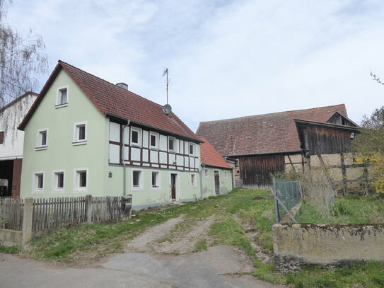 Ehem. Landwirtschaftsanwesen mit großer Scheune ab sofort verfügbar!