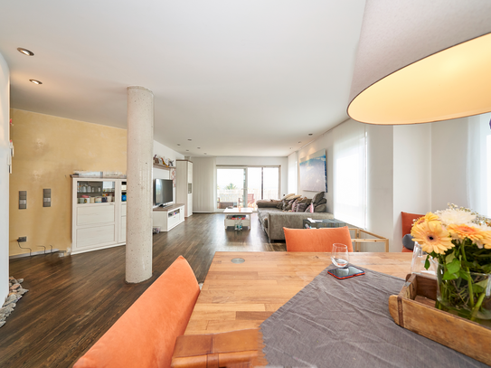 213 m² Wohnfläche * lichtdurchflutete 5 Zimmer-Maisonette-WHG mit Balkon und Garage