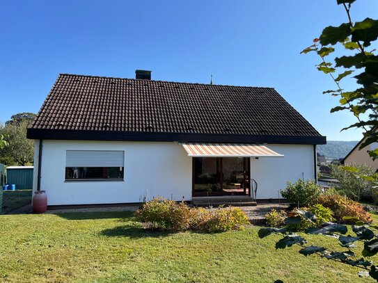 Traumhaft gelegenes 5-Raum-Einfamilienhaus in Weidenberg (Neunkirchen), Einzugsbebiet Bayreuth