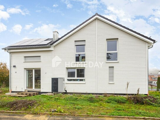 Modernes Mehrfamilienhaus in Hanglage - Traumhaftes Wohnen mit Pool, Garten und Dachterrasse