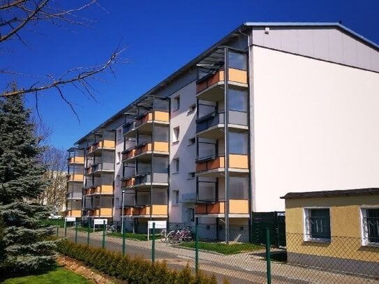 Kleine 1-Raum-Wohnung, großer Balkon!