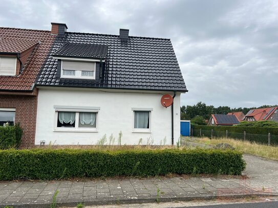 +++RESERVIERT+++IMMOBILIEN GUMNIOR präsentiert: *provisionsfrei* renovierungsbedürftige DHH in Lingen - Biene mit große…