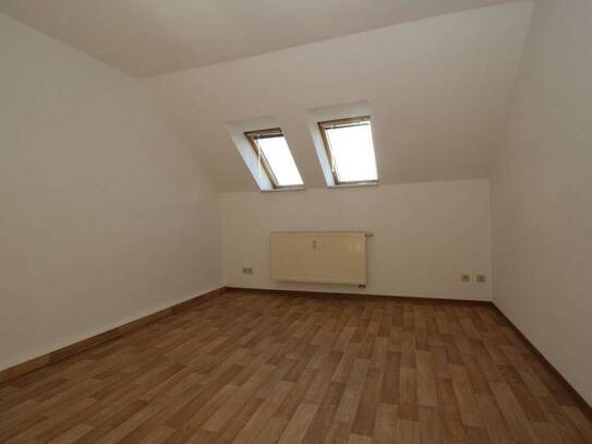 NEU RENOVIERT!!! **2-Zimmer-Dachgeschosswohnung in ländlicher Lage zu vermieten**